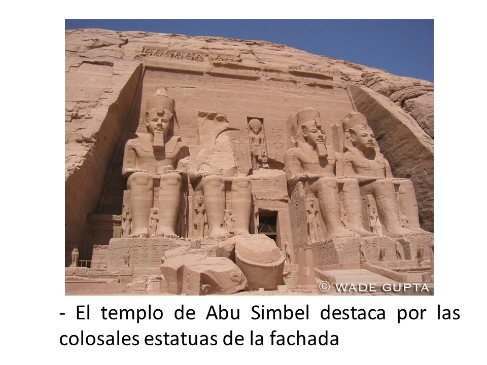 - El templo de Abu Simbel destaca por las colosales estatuas de la fachada
