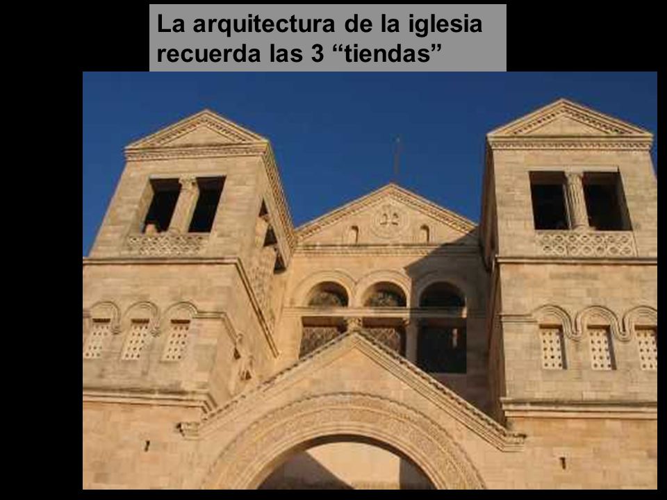 La arquitectura de la iglesia recuerda las 3 tiendas