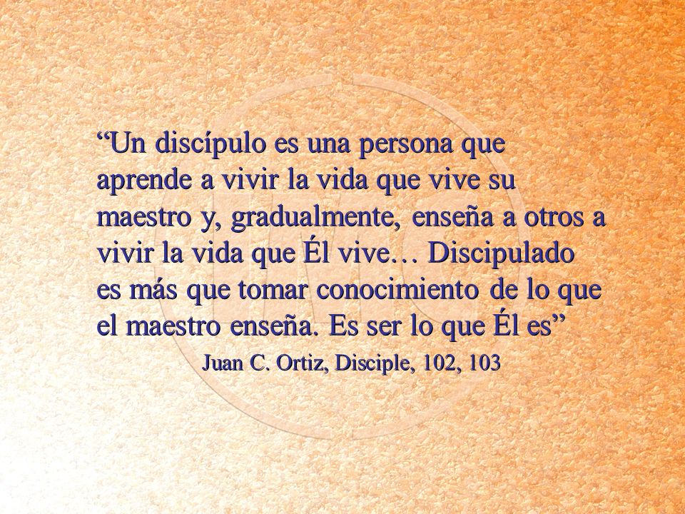 Un discípulo es una persona que aprende a vivir la vida que vive su maestro y, gradualmente, enseña a otros a vivir la vida que Él vive… Discipulado es más que tomar conocimiento de lo que el maestro enseña. Es ser lo que Él es
