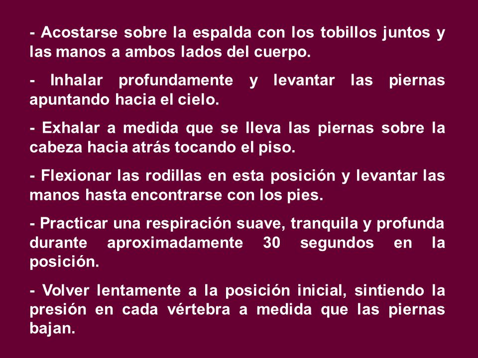 - Acostarse sobre la espalda con los tobillos juntos y las manos a ambos lados del cuerpo.
