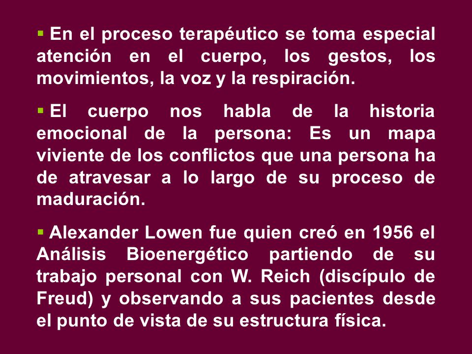En el proceso terapéutico se toma especial atención en el cuerpo, los gestos, los movimientos, la voz y la respiración.