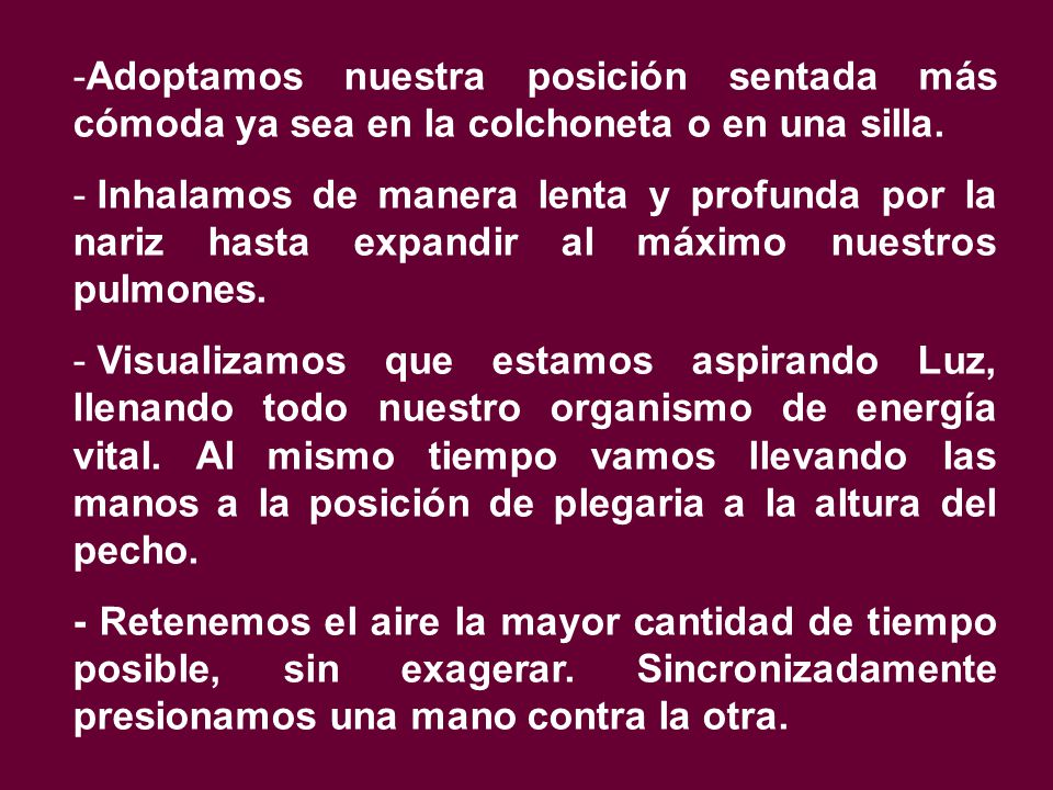 Adoptamos nuestra posición sentada más cómoda ya sea en la colchoneta o en una silla.