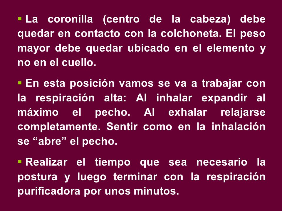 La coronilla (centro de la cabeza) debe quedar en contacto con la colchoneta. El peso mayor debe quedar ubicado en el elemento y no en el cuello.