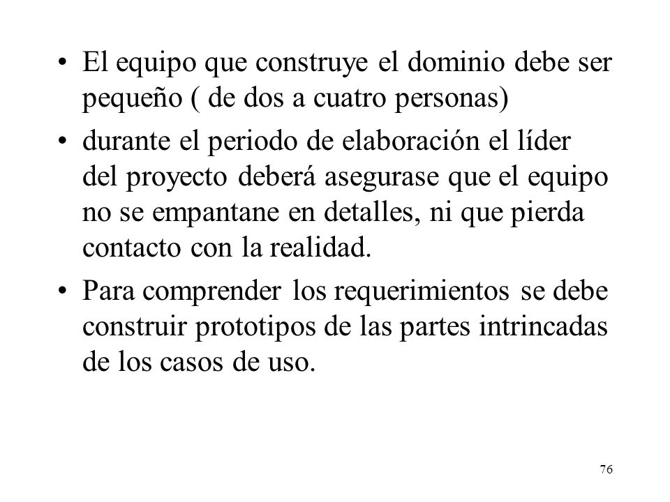El equipo que construye el dominio debe ser pequeño ( de dos a cuatro personas)