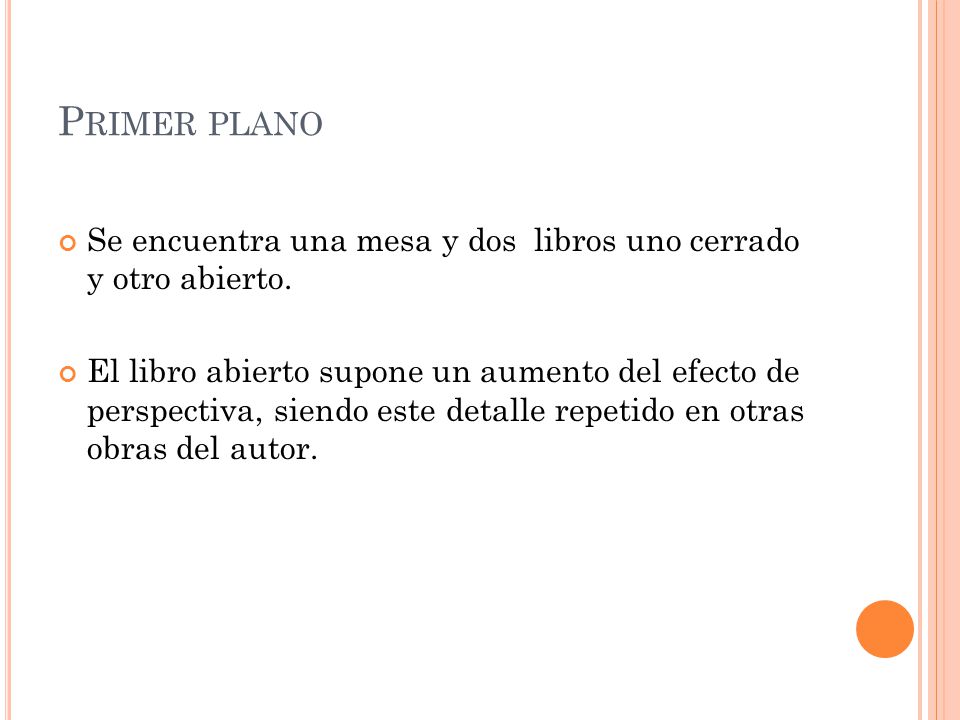 Primer plano Se encuentra una mesa y dos libros uno cerrado y otro abierto.