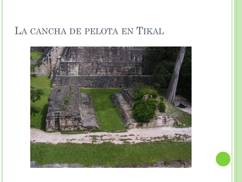 La cancha de pelota en Tikal