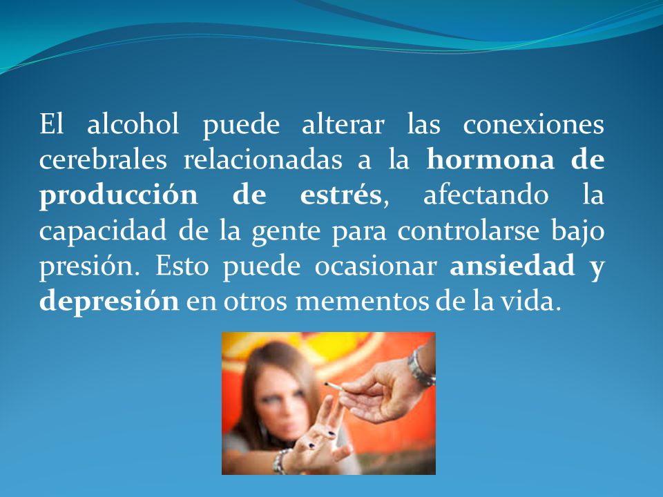 El alcohol puede alterar las conexiones cerebrales relacionadas a la hormona de producción de estrés, afectando la capacidad de la gente para controlarse bajo presión.