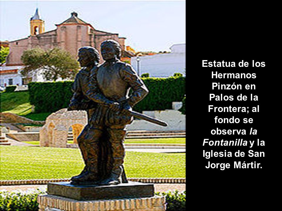 Estatua de los Hermanos Pinzón en Palos de la Frontera; al fondo se observa la Fontanilla y la Iglesia de San Jorge Mártir.