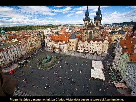 Praga histórica y monumental: La Ciudad Vieja vista desde la torre del Ayuntamiento.