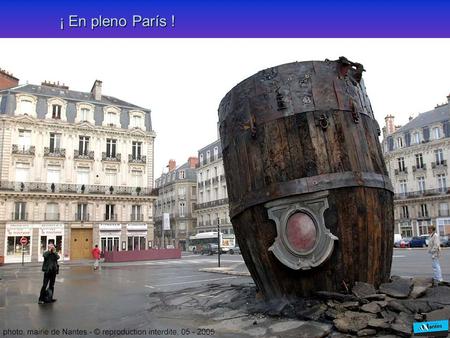¡ En pleno París ! ..en el medio de la plaza...