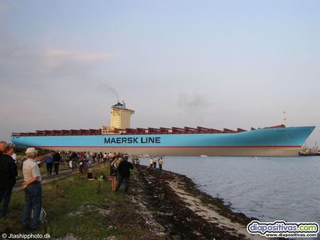 Carga hasta 15.000 Contenedores Contruido solo para alta mar, no pasa el canal de Suez ni el canal de Panamá.