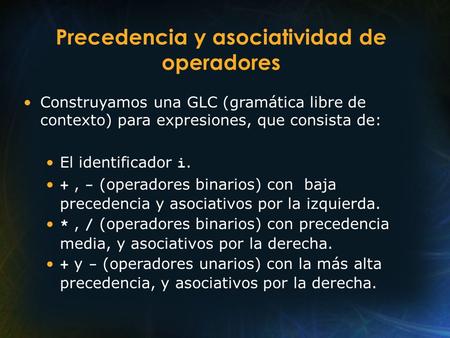 Precedencia y asociatividad de operadores