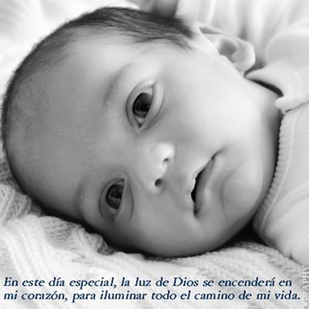 Ángel de mi guarda mi dulce compañía no me desampares ni de noche ni de día no me dejes solo que me perdería.