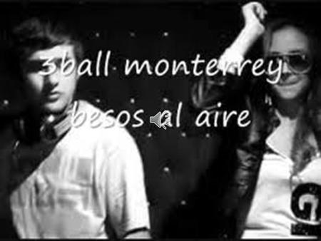 Bese tus labios, Bese Tu  frente, Bese tu cuello, también tu  Cuerpo muy suavemente (muy  suavemente) 