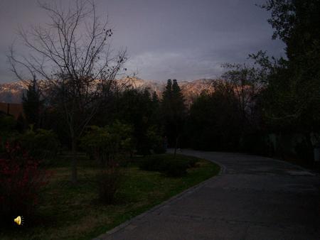 Mira como aclara en la cordillera, como florece el resplandor del sol,