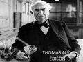THOMAS ALVA EDISON. Biografía En 1855 a los ocho años y medio Edison entra a la escuela. Después de tres meses de estar asistiendo, regresó a su casa.