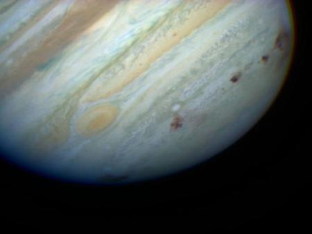 ¿Qué debemos explicar para tener un ‘modelo estándar’ consistente? – Cada planeta está aislado en el espacio, con distancias cada vez.