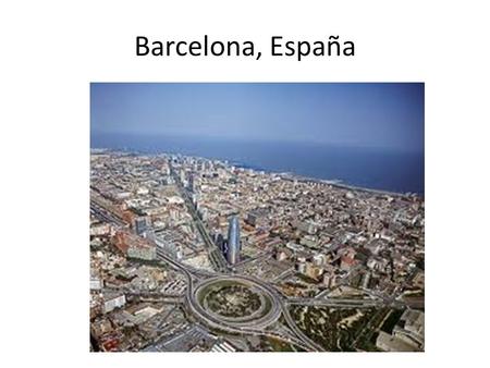Barcelona, España. El mapa Barcelona está situada en la costa de España, cerca de la frontera con Francia. Barcelona es una ciudad vibrante y sirve como.