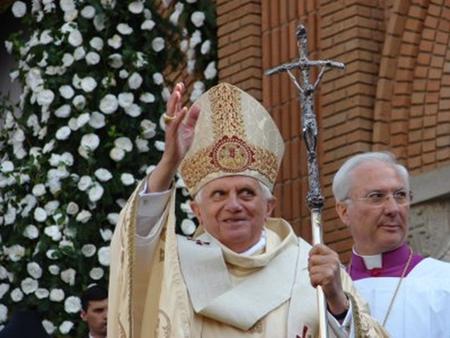 sobre el desarrollo humano integral en la caridad y en la verdad . NUEVA ENCÍCLICA DE BENEDICTO XVI LA CARIDAD EN LA VERDAD: CARITAS IN VERITATE.