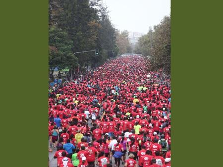 MARATÓN DE SANTIAGO. MARATÓN DE SANTIAGO MARATÓN DE SANTIAGO La fiesta deportiva más grande de Chile, convocó a corredores, quienes llenaron.