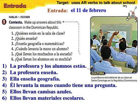 La profesora y los alumnos están. La profesora enseña.