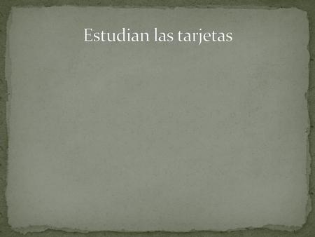 Estudian las tarjetas.