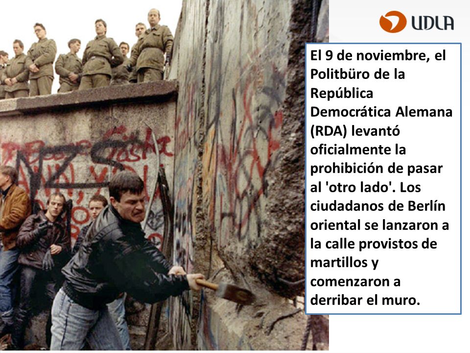 El 9 de noviembre, el Politbüro de la República Democrática Alemana (RDA) levantó oficialmente la prohibición de pasar al otro lado .