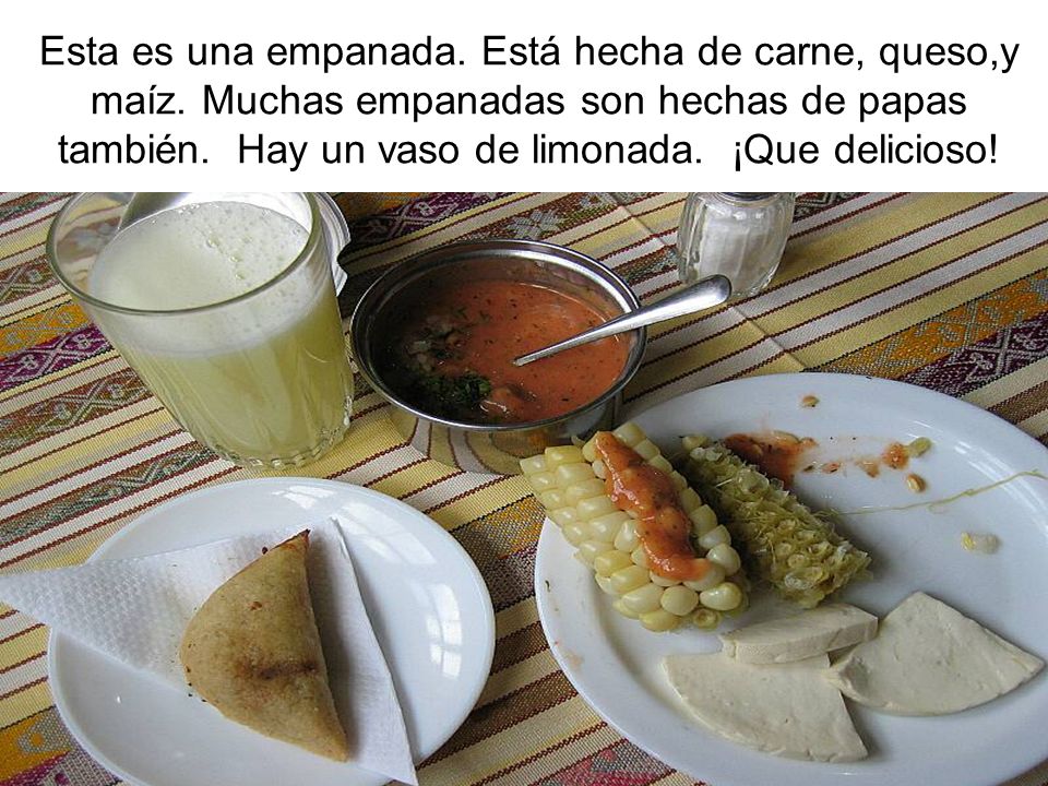 Esta es una empanada. Está hecha de carne, queso,y maíz