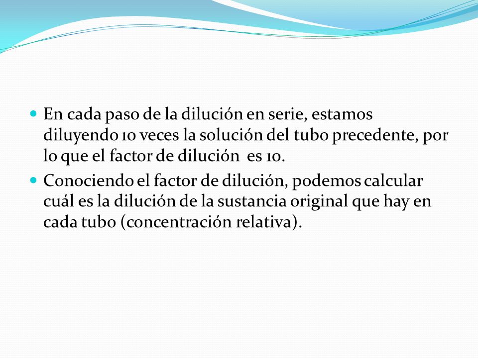 En cada paso de la dilución en serie, estamos diluyendo 10 veces la solución del tubo precedente, por lo que el factor de dilución es 10.