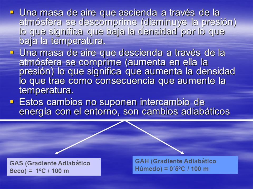 Una masa de aire que ascienda a través de la atmósfera se descomprime (disminuye la presión) lo que significa que baja la densidad por lo que baja la temperatura.