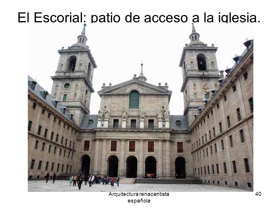 El Escorial: patio de acceso a la iglesia.