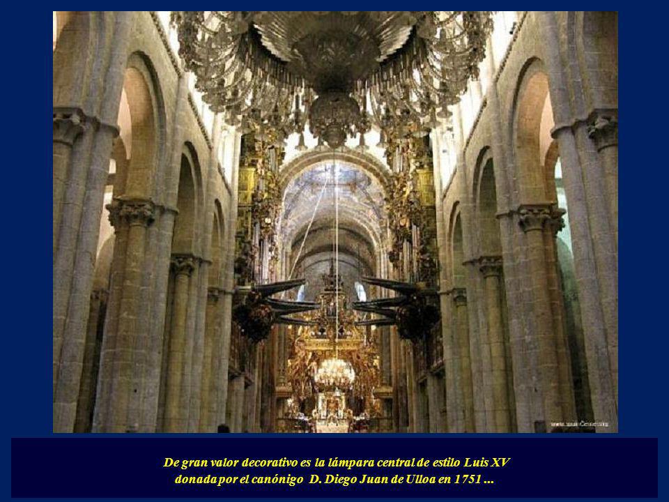 De gran valor decorativo es la lámpara central de estilo Luis XV