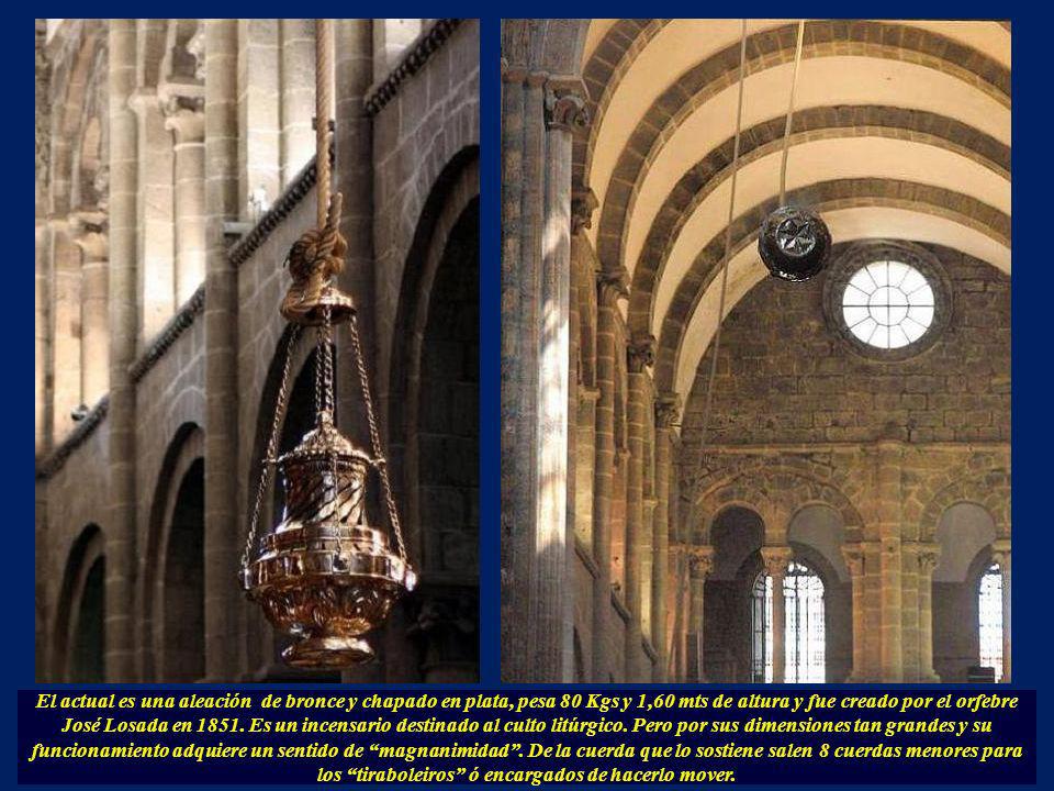 El actual es una aleación de bronce y chapado en plata, pesa 80 Kgs y 1,60 mts de altura y fue creado por el orfebre José Losada en 1851.