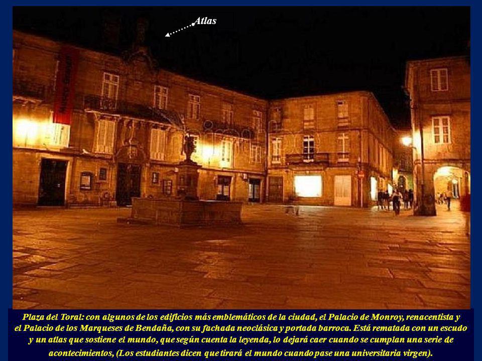 Atlas Plaza del Toral: con algunos de los edificios más emblemáticos de la ciudad, el Palacio de Monroy, renacentista y.