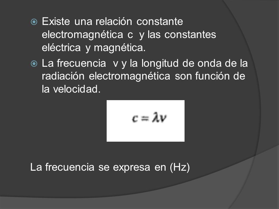 Existe una relación constante electromagnética c y las constantes eléctrica y magnética.
