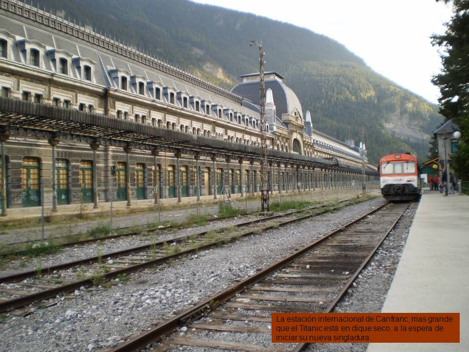 La estación internacional de Canfranc, mas grande que el Titanic está en dique seco, a la espera de iniciar su nueva singladura.