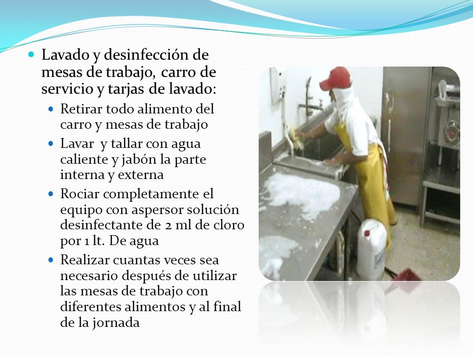 Lavado y desinfección de mesas de trabajo, carro de servicio y tarjas de lavado: