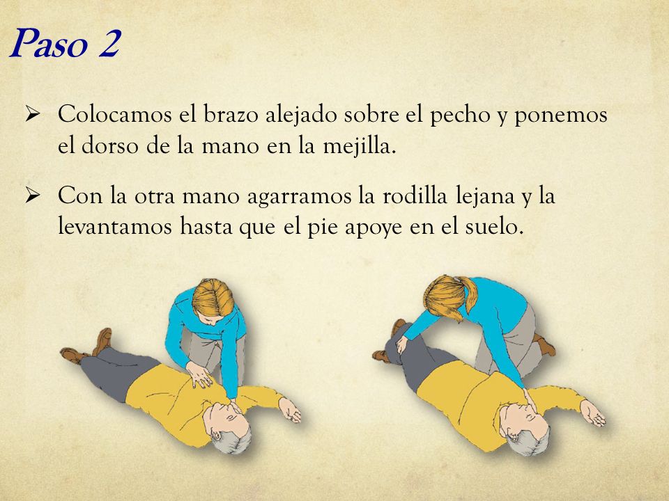 Paso 2 Colocamos el brazo alejado sobre el pecho y ponemos el dorso de la mano en la mejilla.