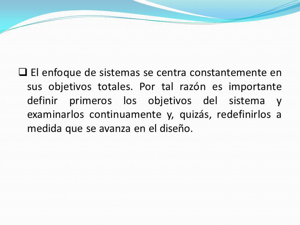 El enfoque de sistemas se centra constantemente en sus objetivos totales.