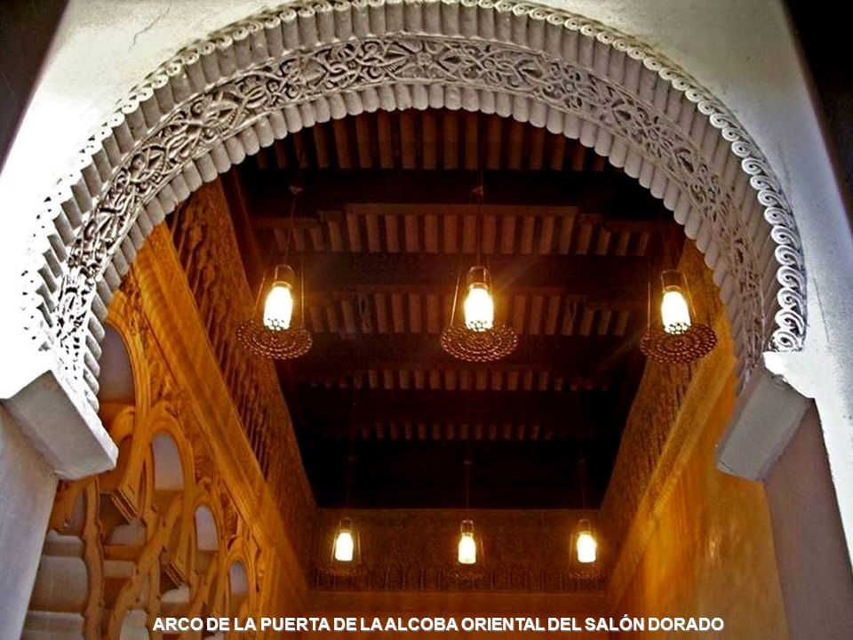 ARCO DE LA PUERTA DE LA ALCOBA ORIENTAL DEL SALÓN DORADO