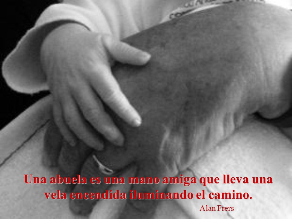 Una abuela es una mano amiga que lleva una vela encendida iluminando el camino.