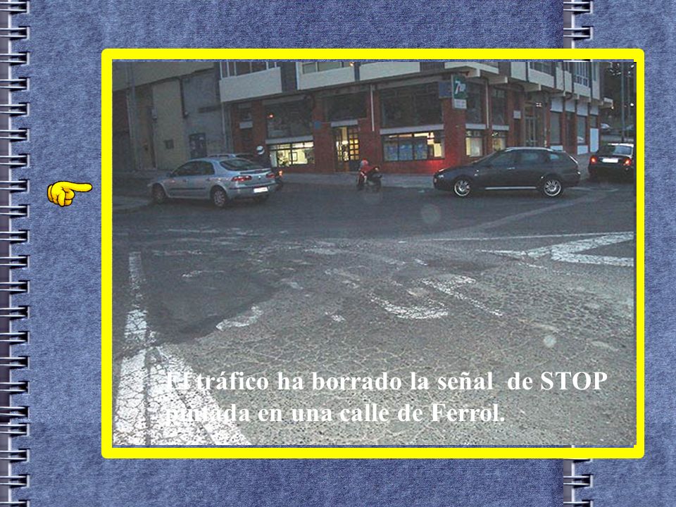 El tráfico ha borrado la señal de STOP pintada en una calle de Ferrol.