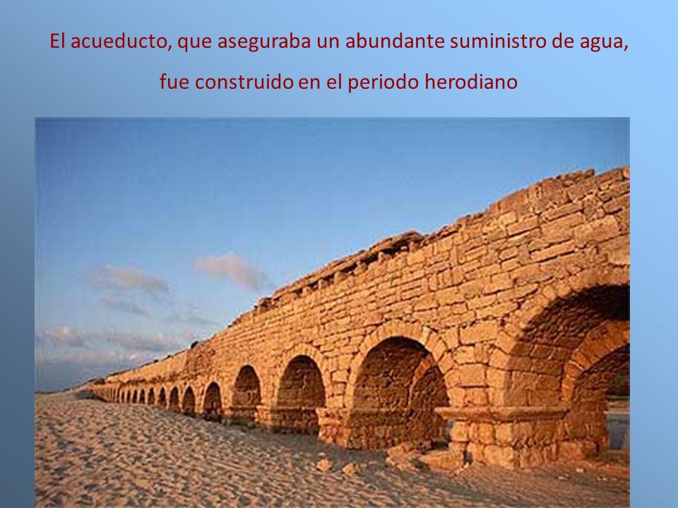 El acueducto, que aseguraba un abundante suministro de agua, fue construido en el periodo herodiano