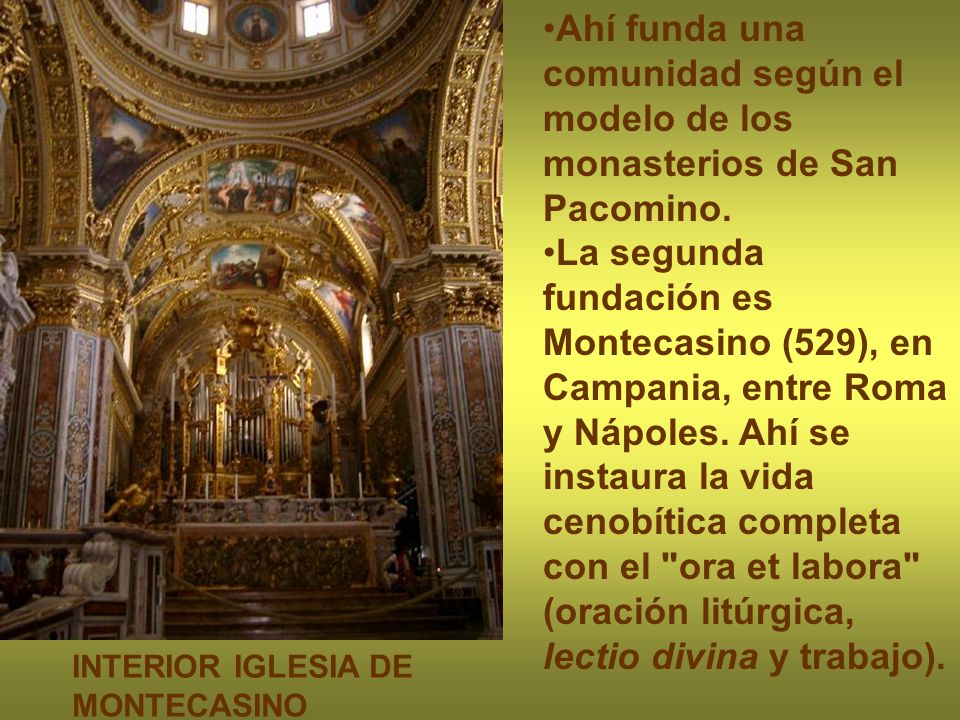 Ahí funda una comunidad según el modelo de los monasterios de San Pacomino.