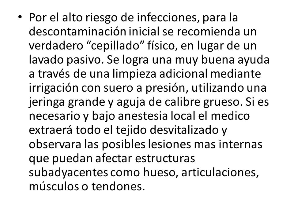 Por el alto riesgo de infecciones, para la descontaminación inicial se recomienda un verdadero cepillado físico, en lugar de un lavado pasivo.
