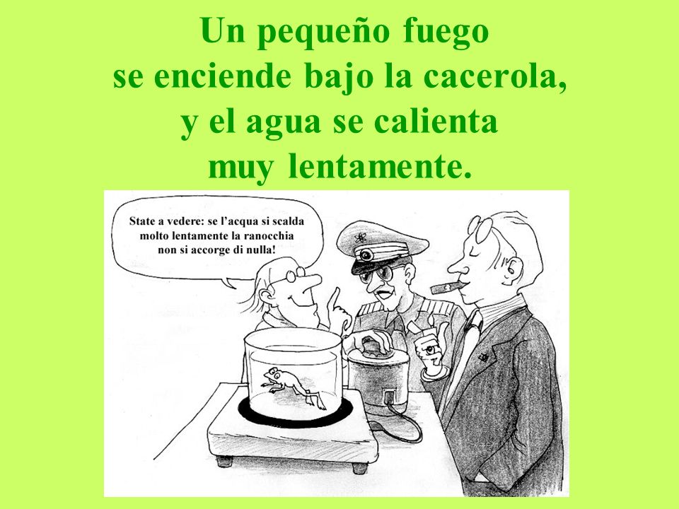 Un pequeño fuego se enciende bajo la cacerola, y el agua se calienta muy lentamente.