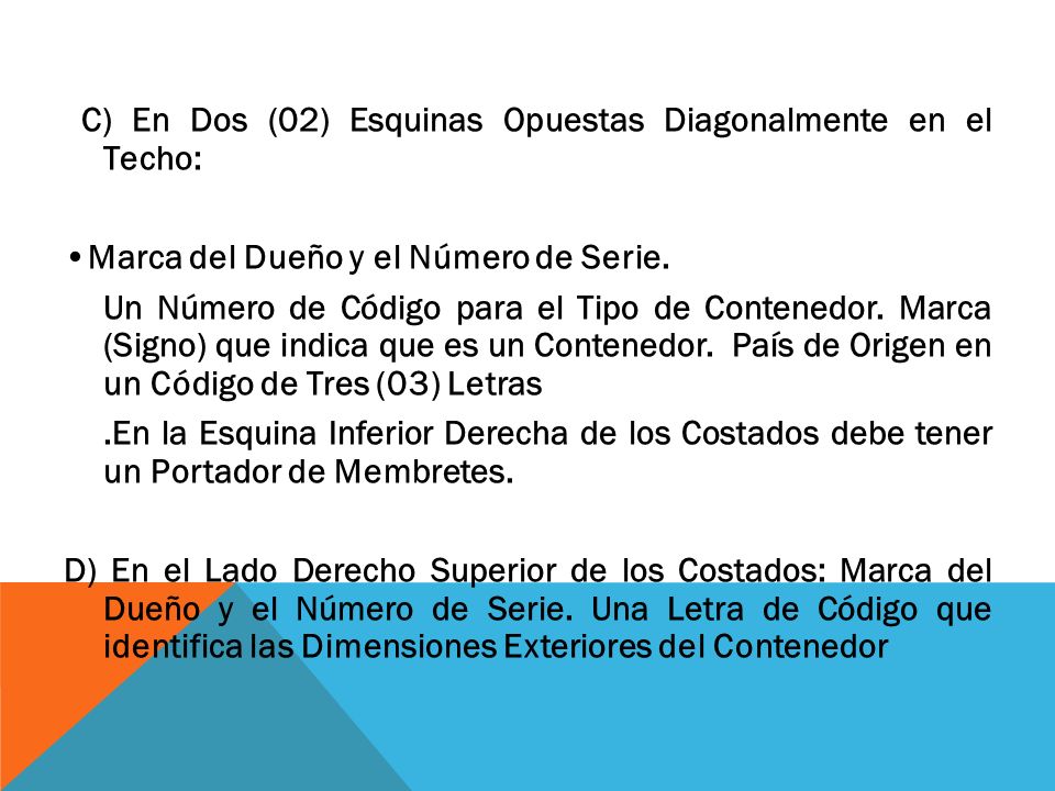 C) En Dos (02) Esquinas Opuestas Diagonalmente en el Techo:
