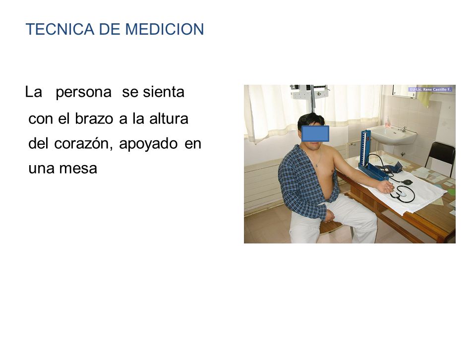TECNICA DE MEDICION La persona se sienta con el brazo a la altura del corazón, apoyado en una mesa.