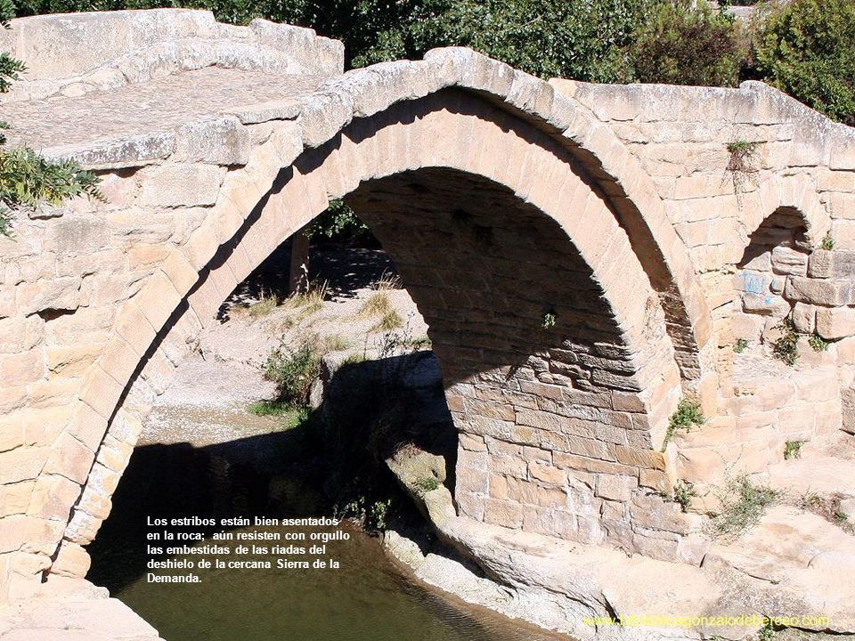 Los estribos están bien asentados en la roca; aún resisten con orgullo las embestidas de las riadas del deshielo de la cercana Sierra de la Demanda.
