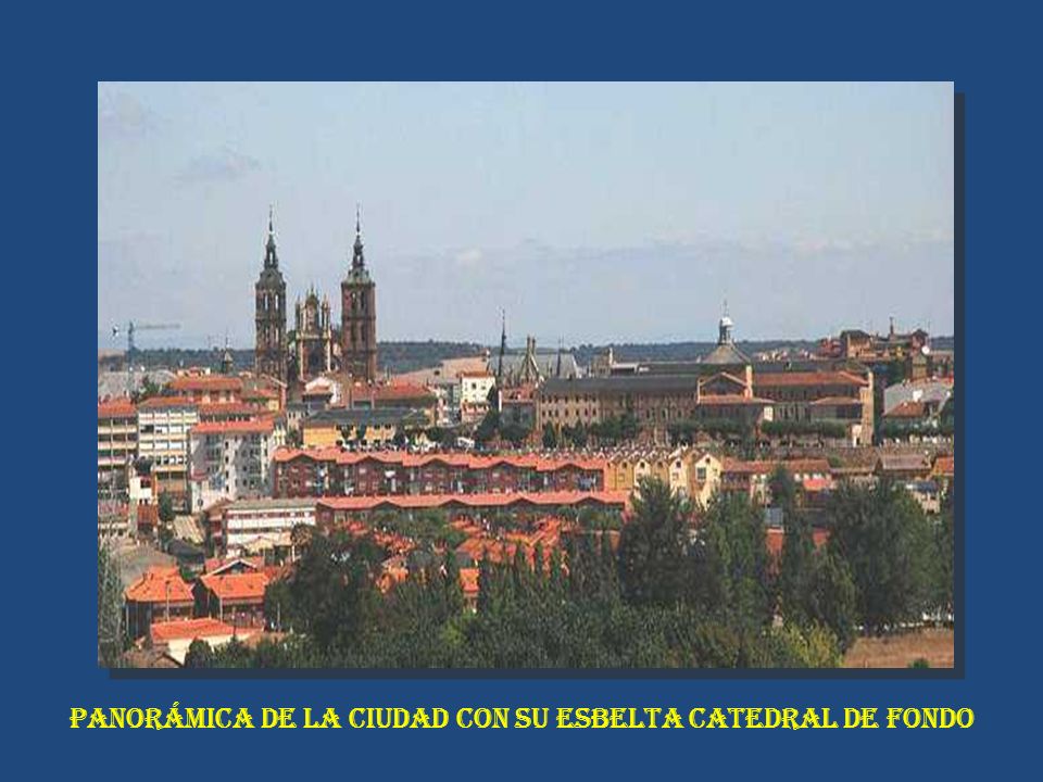 PANORÁMICA DE LA CIUDAD CON SU ESBELTA CATEDRAL DE FONDO
